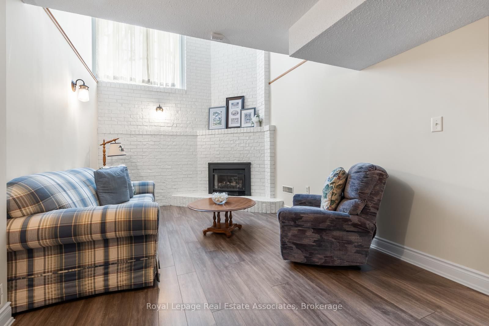 Semi-Detached House sold at 4237 Trellis Crescent, Mississauga, Ontario, L5L 2M1 - Erin Mills - MLS: W13062320