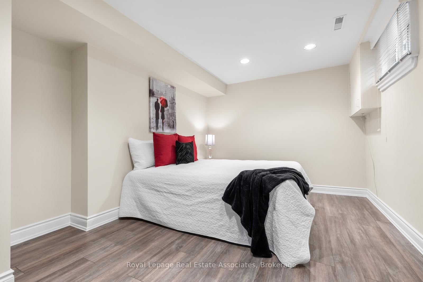 Semi-Detached House sold at 4237 Trellis Crescent, Mississauga, Ontario, L5L 2M1 - Erin Mills - MLS: W13062320