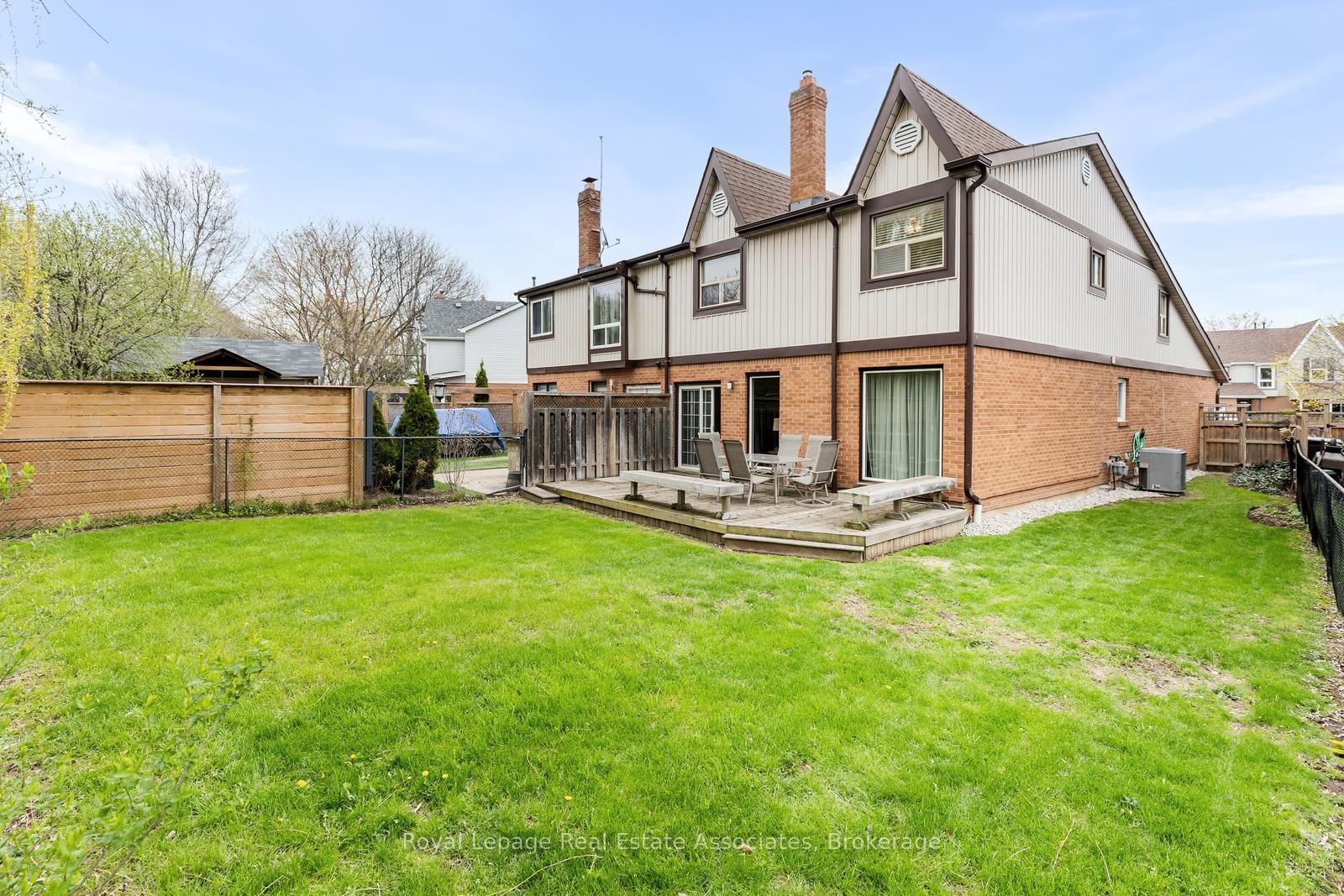 Semi-Detached House sold at 4237 Trellis Crescent, Mississauga, Ontario, L5L 2M1 - Erin Mills - MLS: W13062320