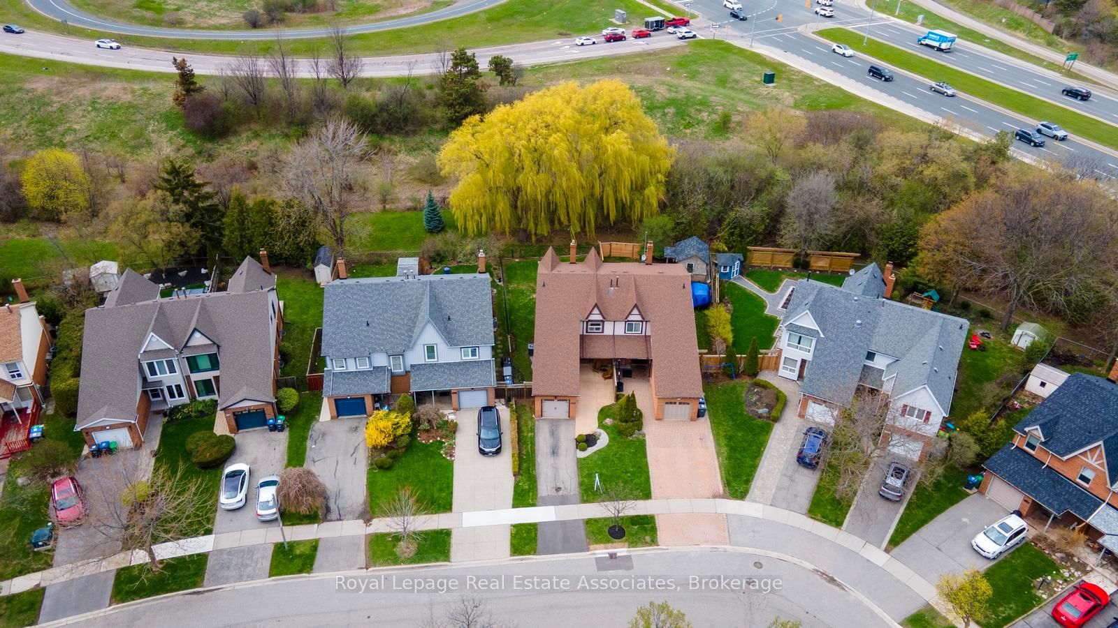 Semi-Detached House sold at 4237 Trellis Crescent, Mississauga, Ontario, L5L 2M1 - Erin Mills - MLS: W13062320