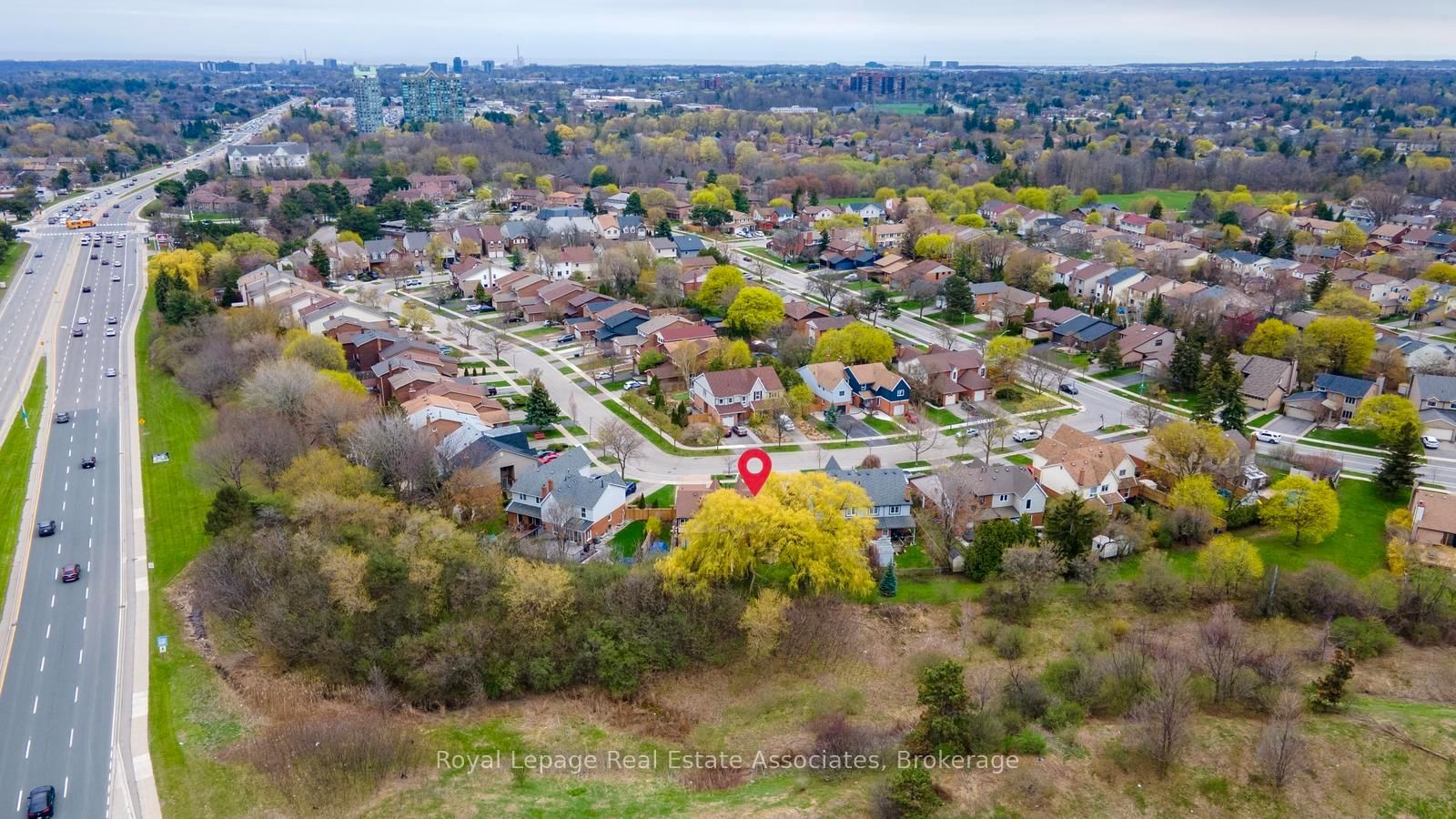 Semi-Detached House sold at 4237 Trellis Crescent, Mississauga, Ontario, L5L 2M1 - Erin Mills - MLS: W13062320