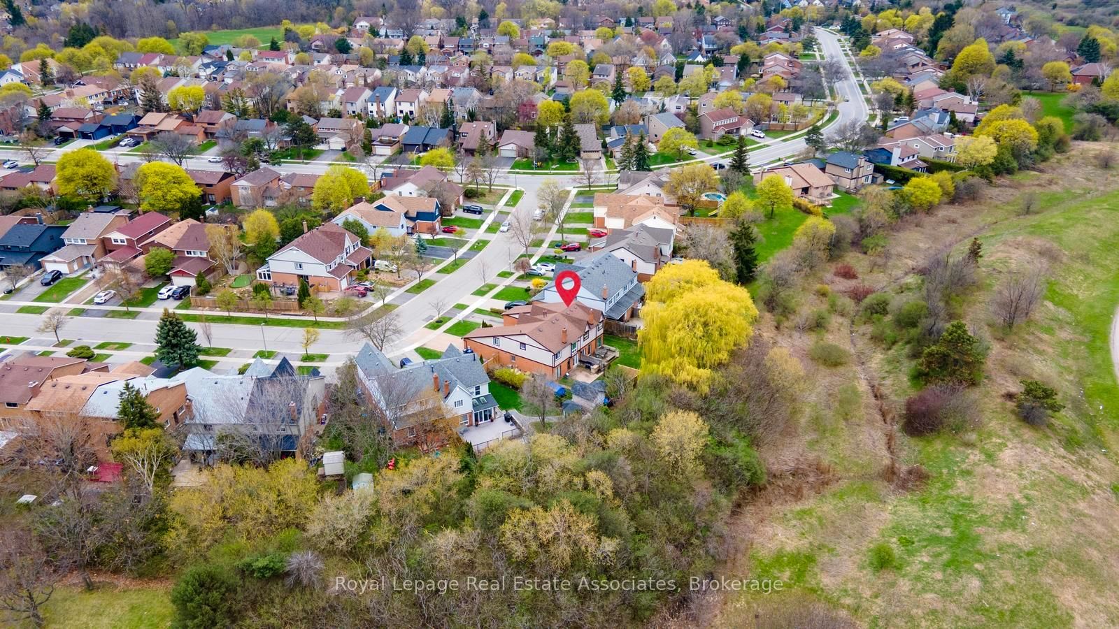 Semi-Detached House sold at 4237 Trellis Crescent, Mississauga, Ontario, L5L 2M1 - Erin Mills - MLS: W13062320