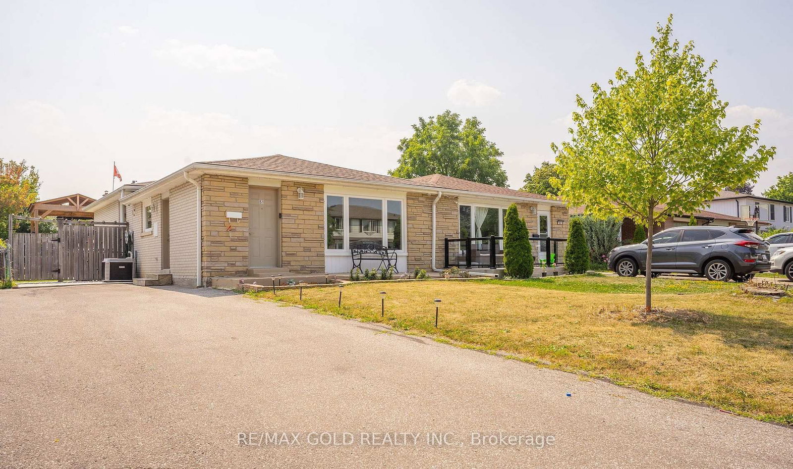 51 Davenport Brampton,ON L6T 3L5