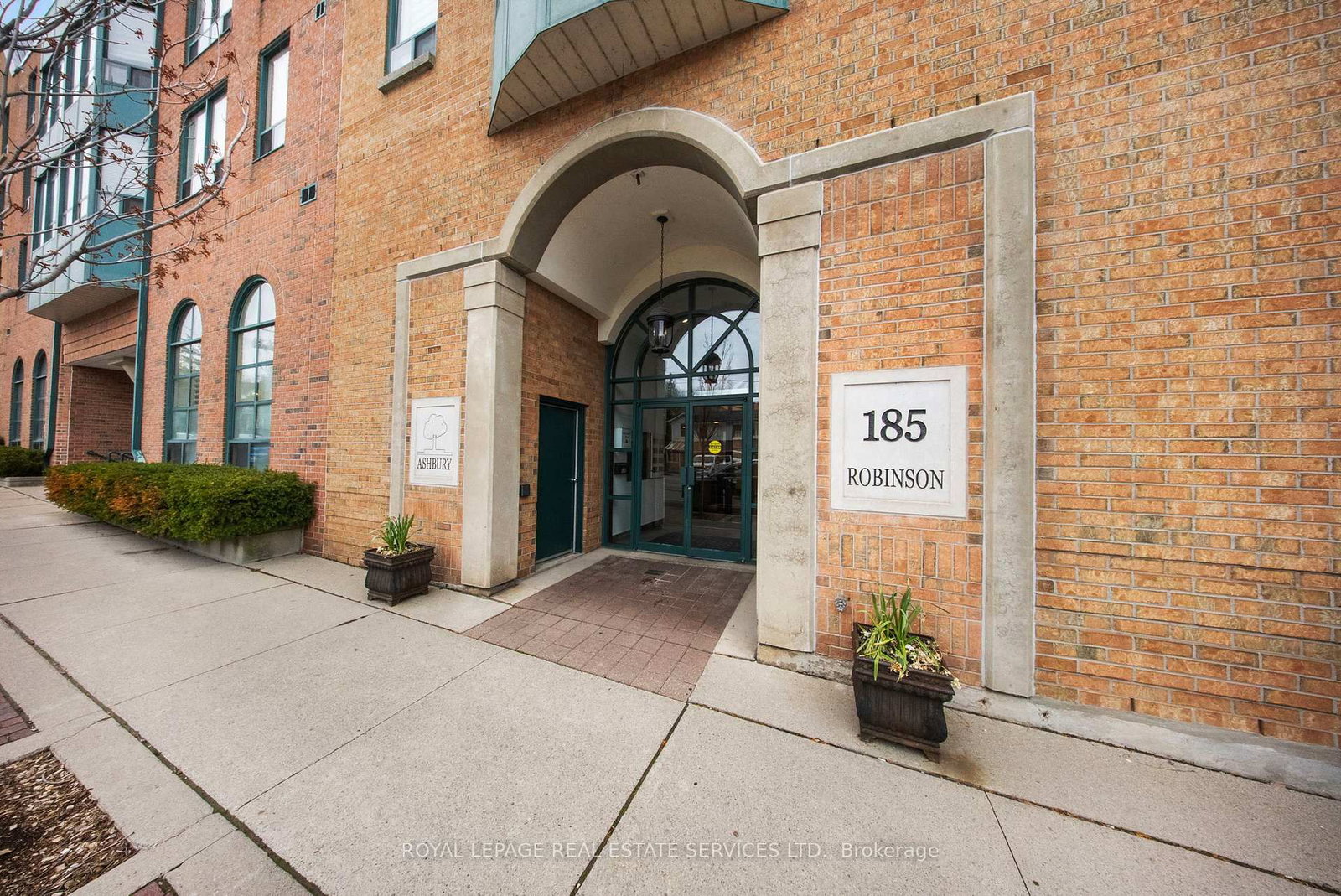 185 Robinson Street