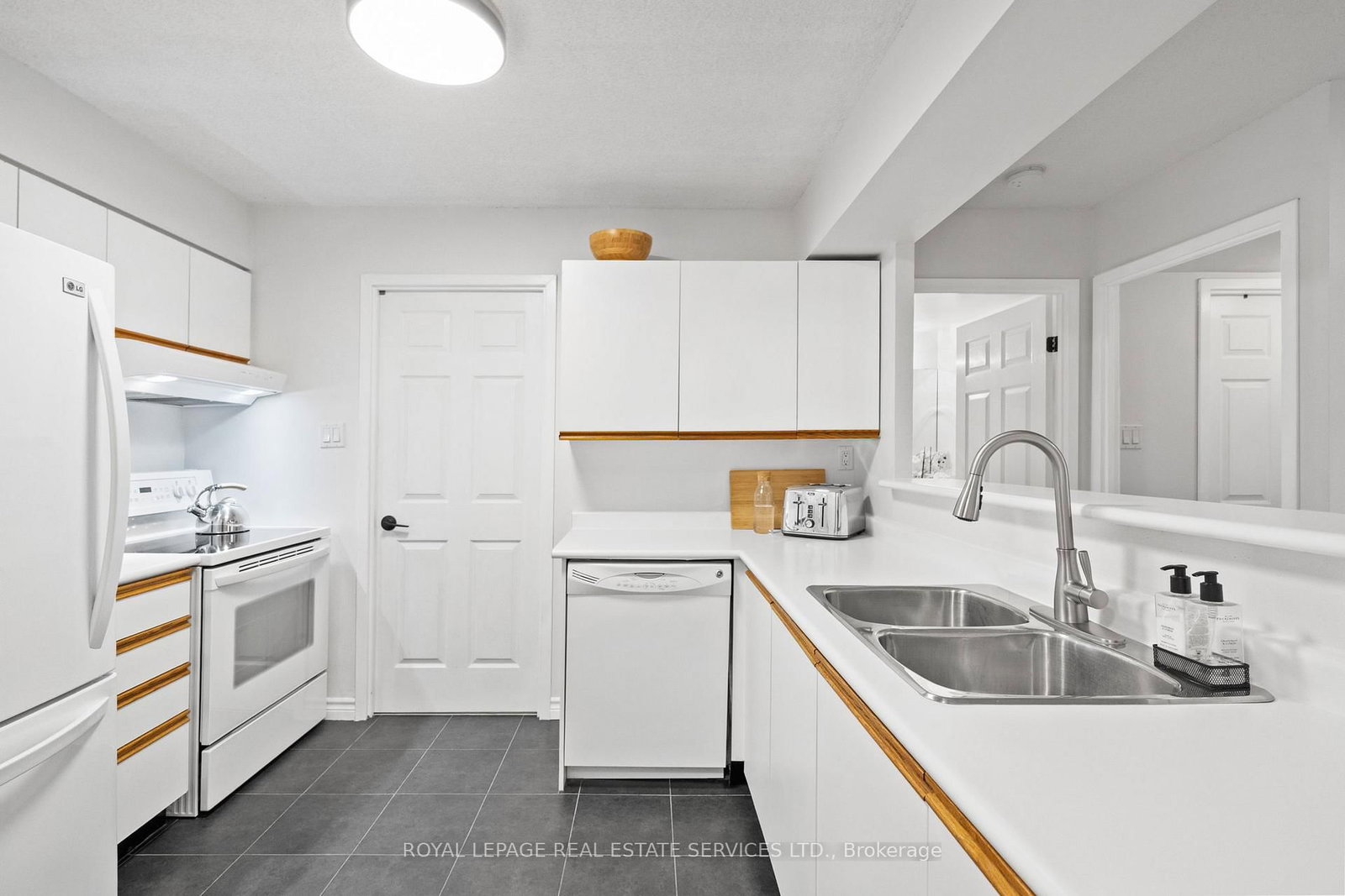 185 Robinson Street, Unit 202 - Photo 10