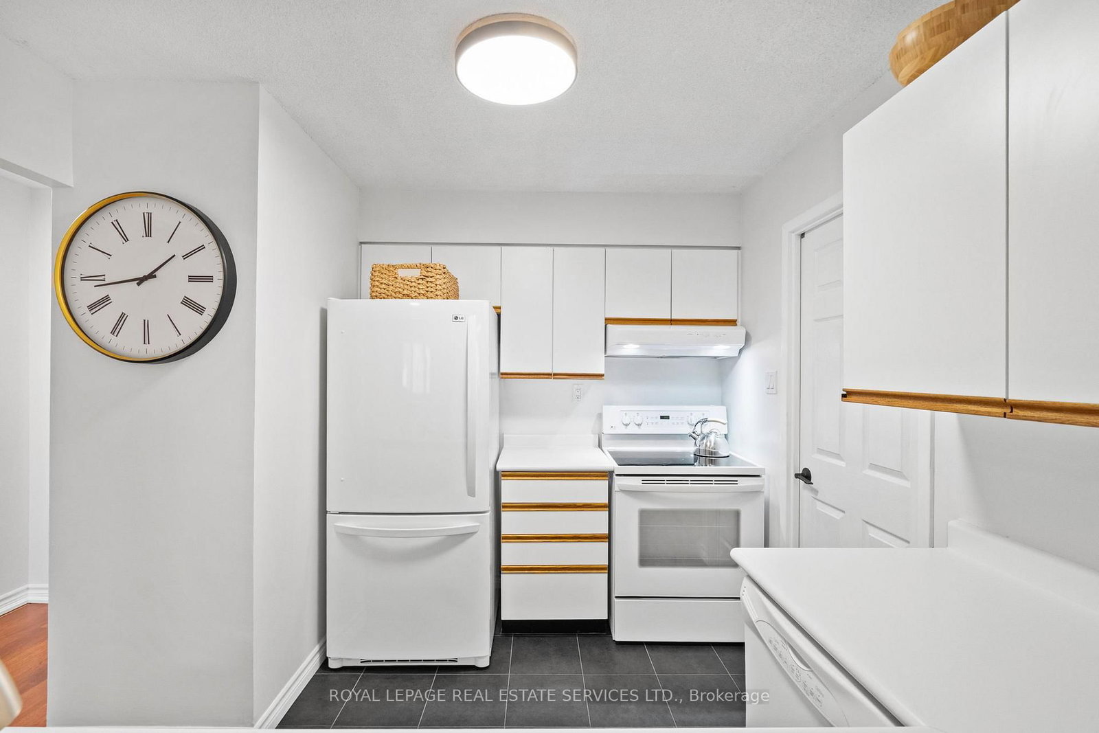 185 Robinson Street, Unit 202 - Photo 12
