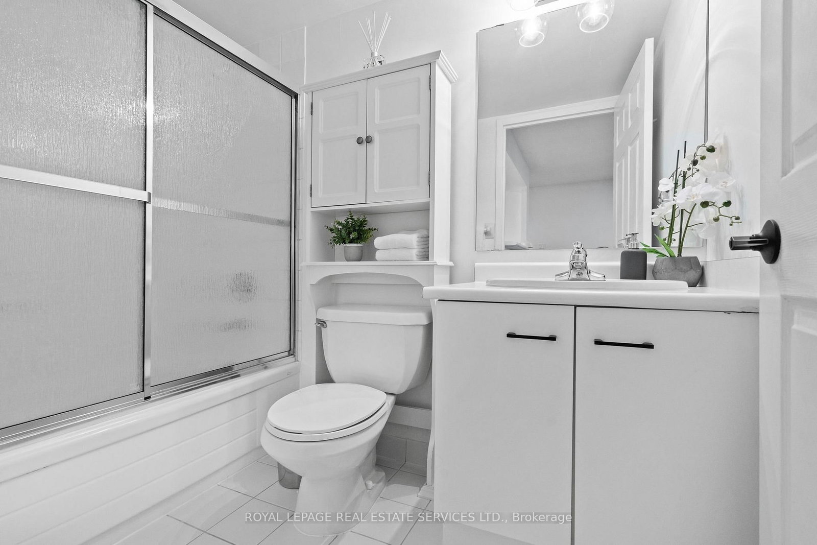 185 Robinson Street, Unit 202 - Photo 18