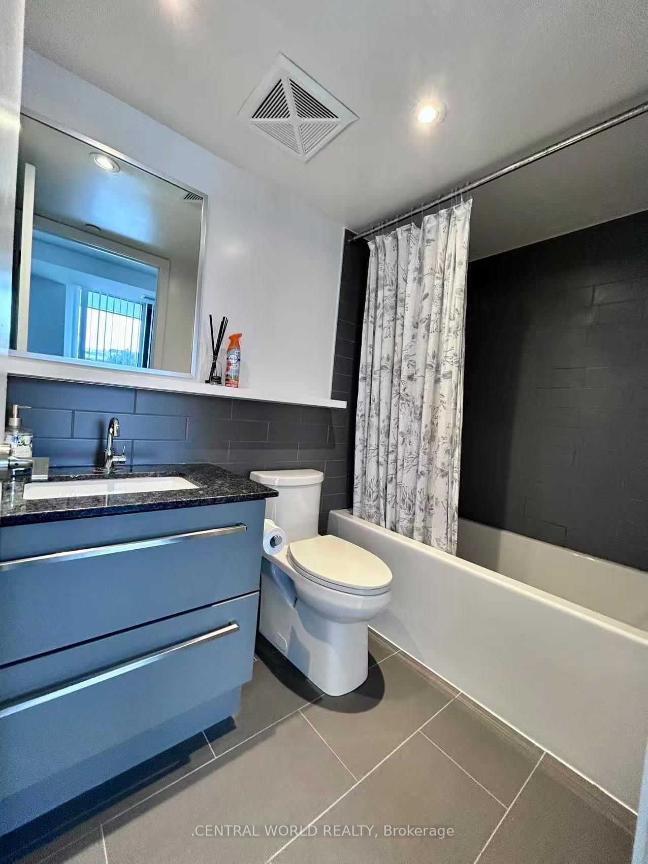 160 Flemington Road, Unit 306 - Photo 4
