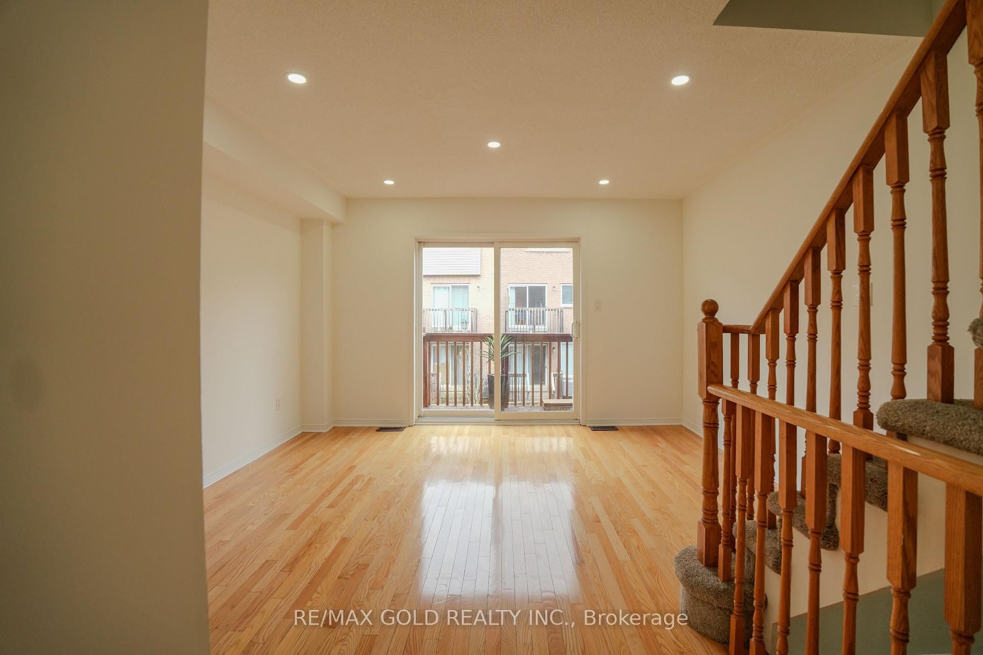 7059 Fairmeadow Crescent