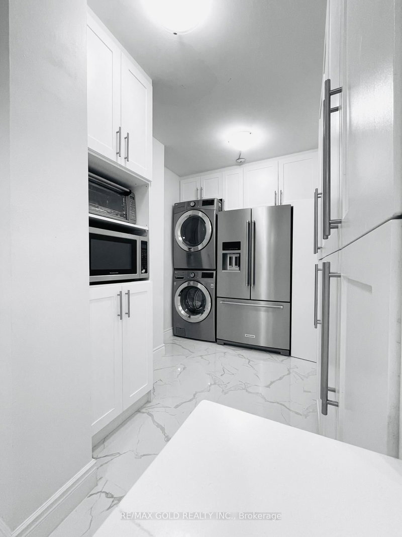 1611 - 390 Dixon Road