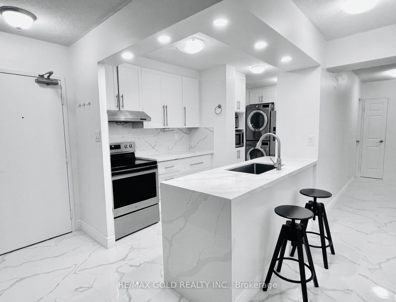 1611 - 390 Dixon Road