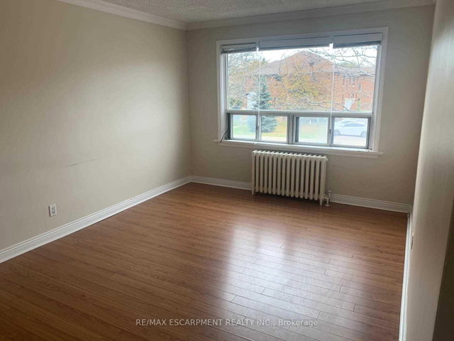 1 - 243A Lakeshore Road E