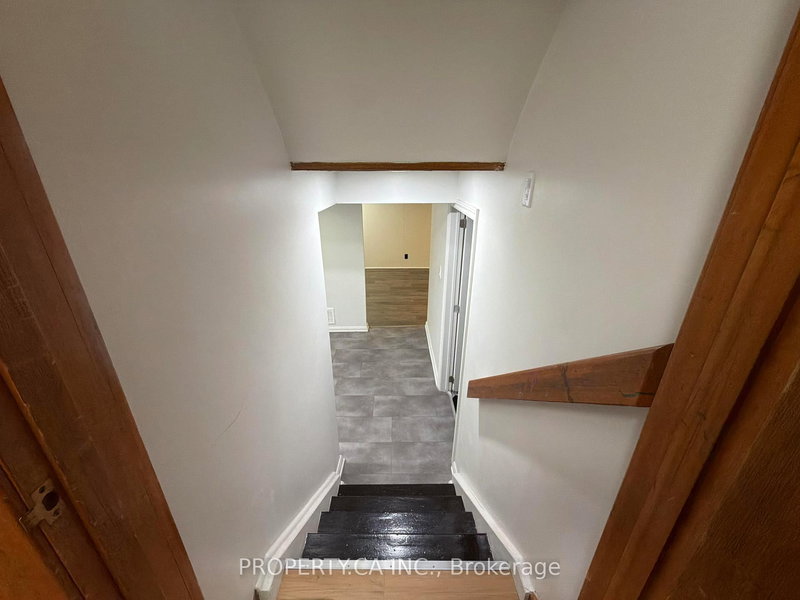 Lower - 3 Bondhead Pl, Toronto, M9V 2L9 | Image 2
