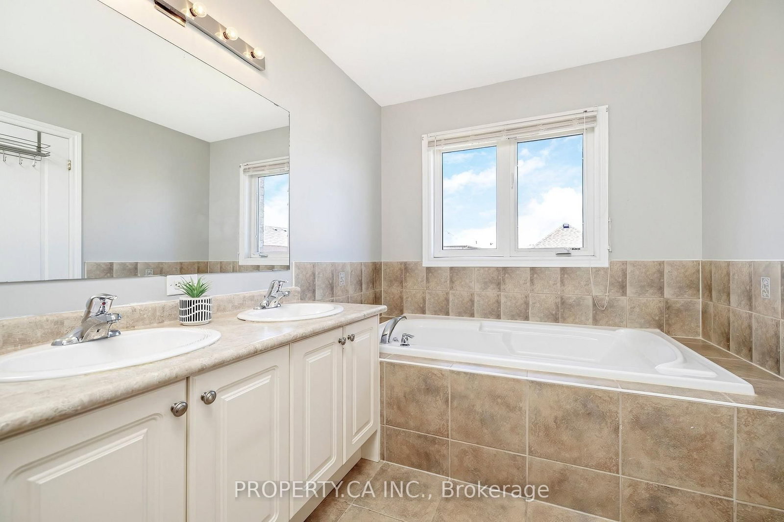211 Mclaughlin Avenue • Milton, ON photo 14
