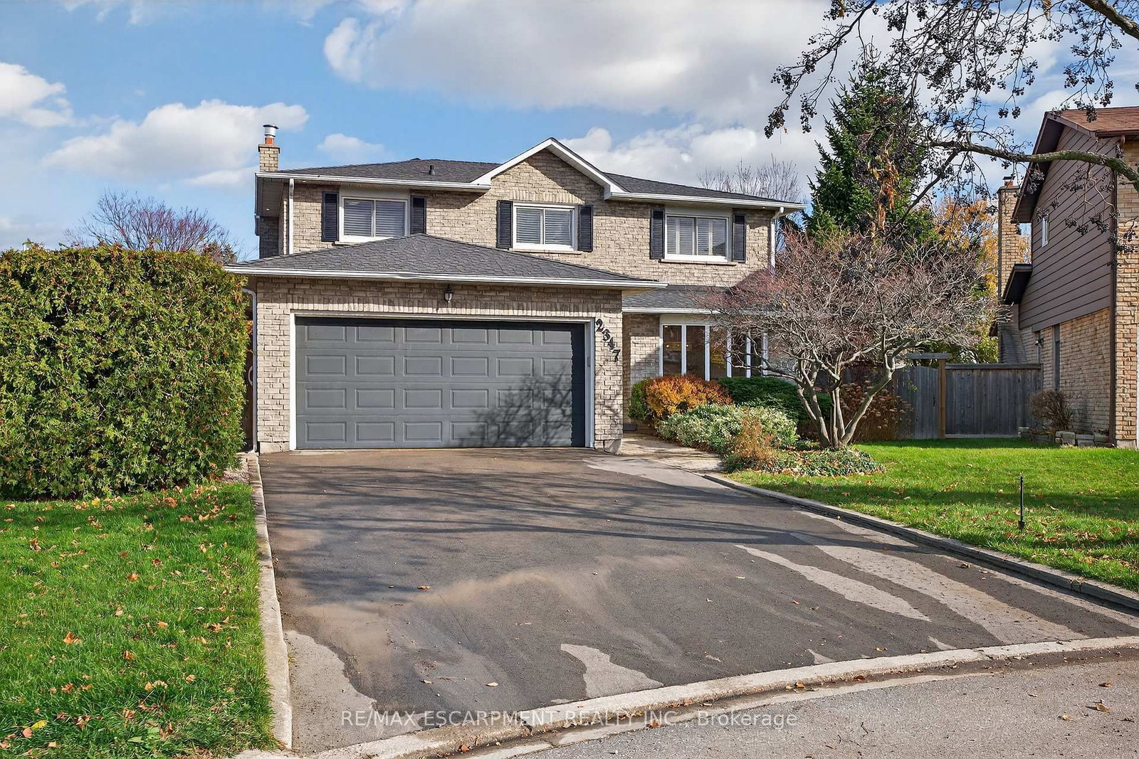 Detached House for sale at 2347 Tweedsmuir Court, Burlington, Ontario, L7P 4K9 - Brant Hills - MLS: W13064332