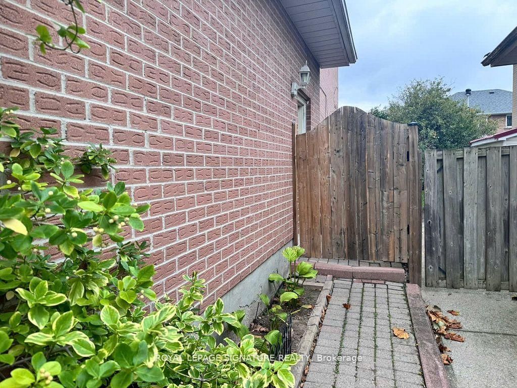 285 Mississaga Street, Unit Bsmt - Photo 3