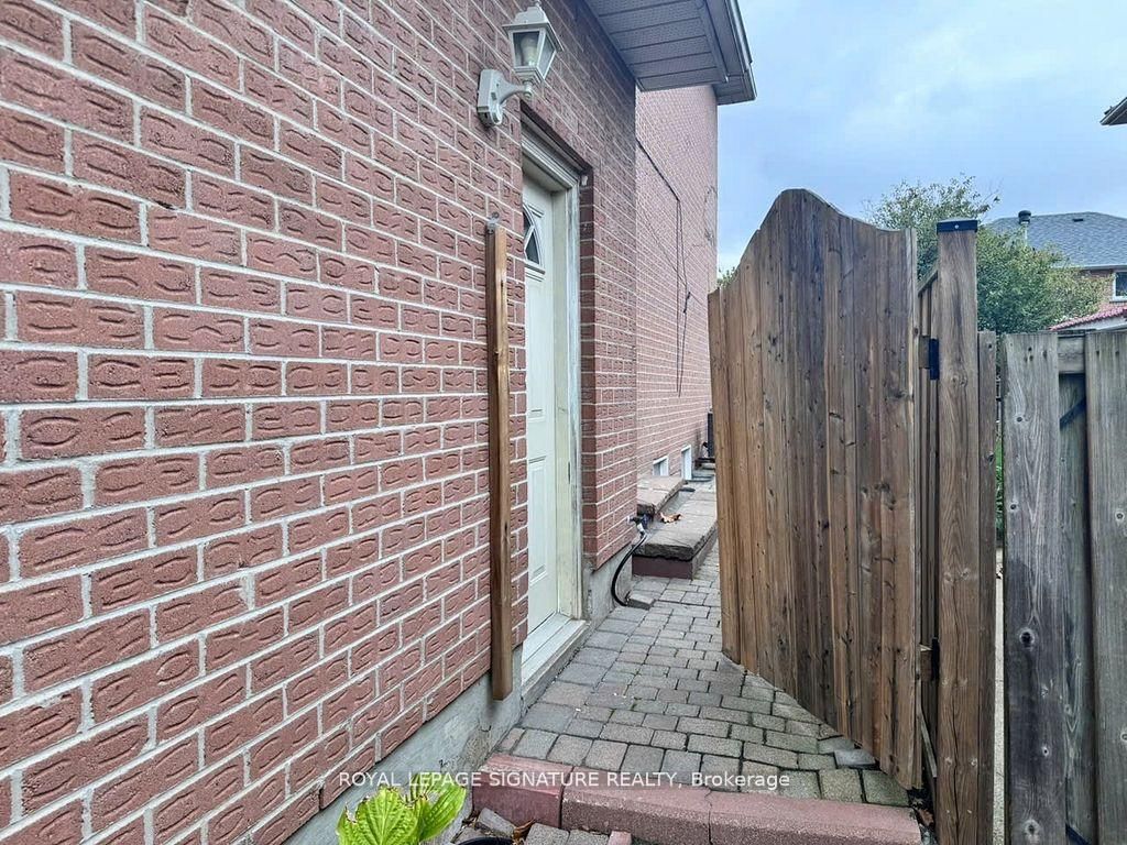 285 Mississaga Street, Unit Bsmt - Photo 4
