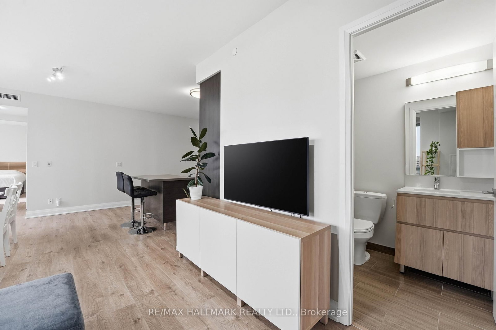 36 Park Lawn Road, Unit 710 - Photo 3