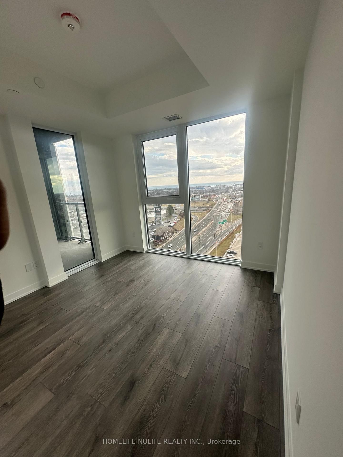 1007 THE QUEENSWAY Avenue S, Unit 1307 - Photo 17