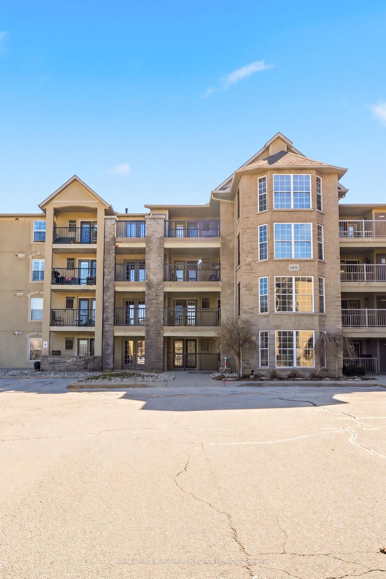 1451 Walker's Line, Unit 304