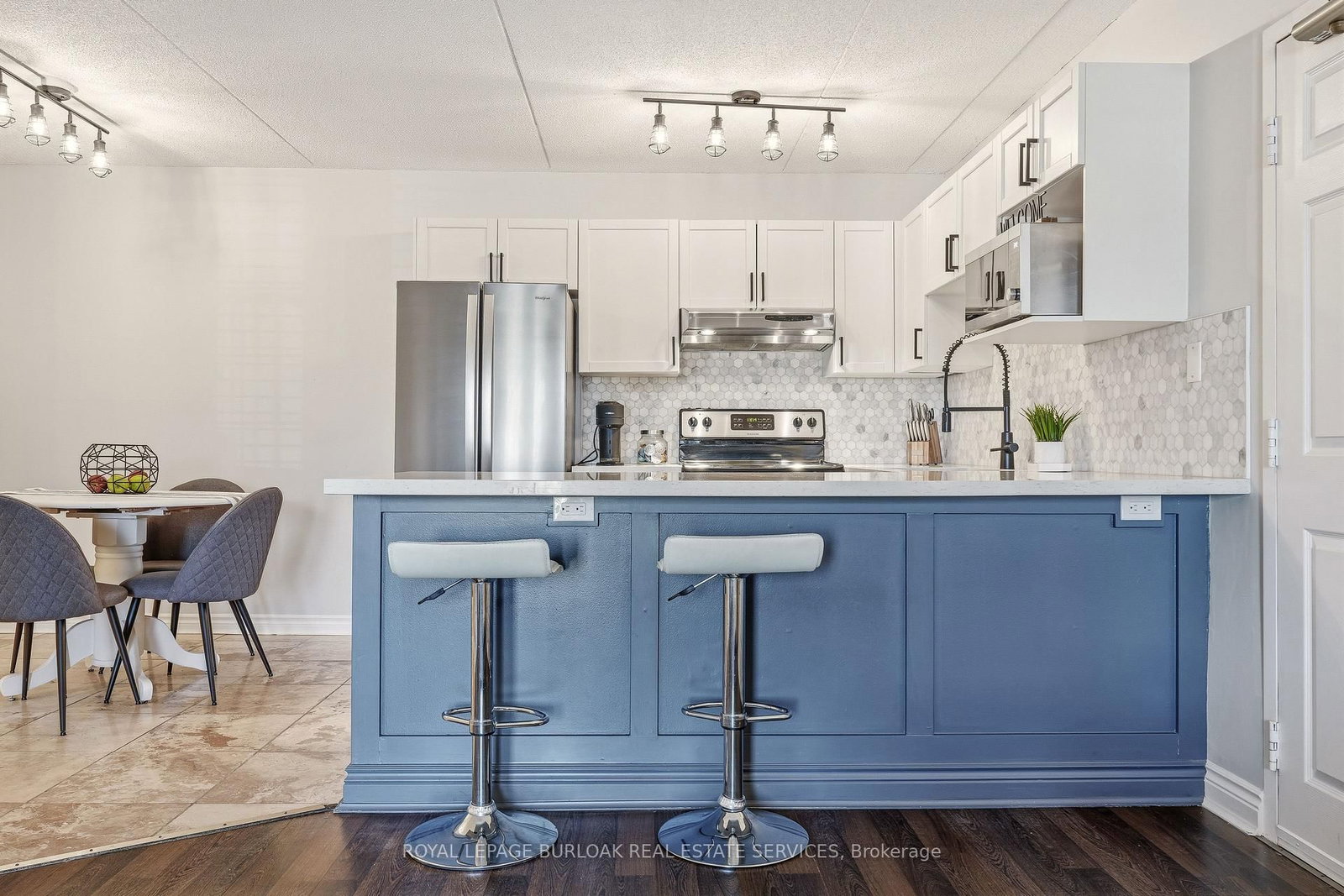 1451 Walker's Line, Unit 304 - Photo 5