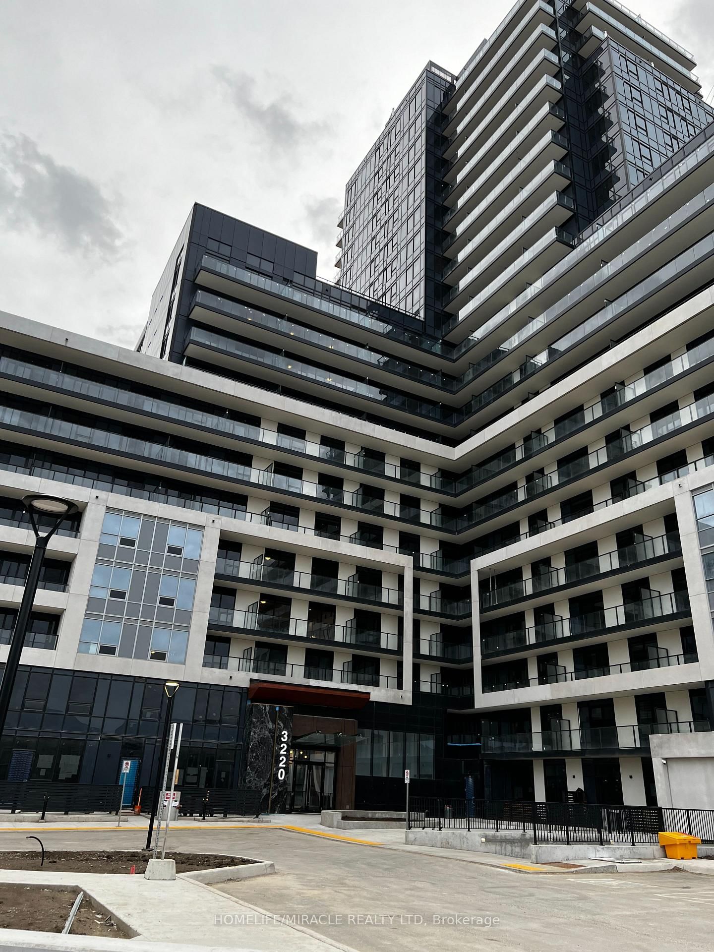 3220 William Coltson Avenue, Unit 422