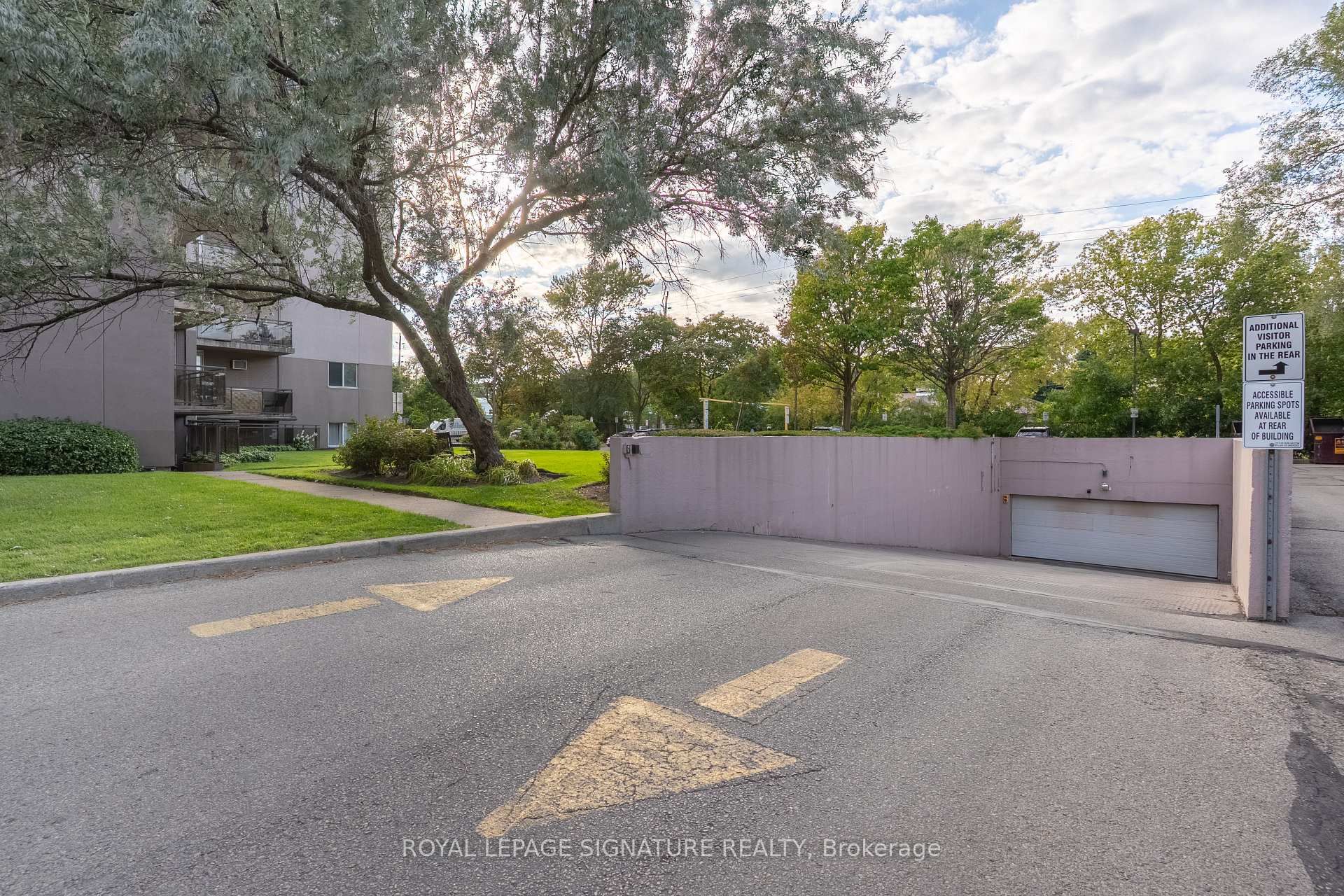 975 Warwick Court, Unit 1608