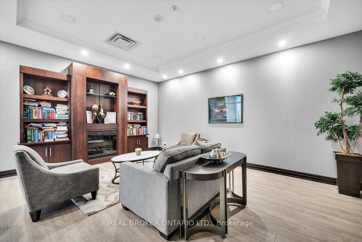 335 Rathburn Road W, Unit 312 - Photo 5
