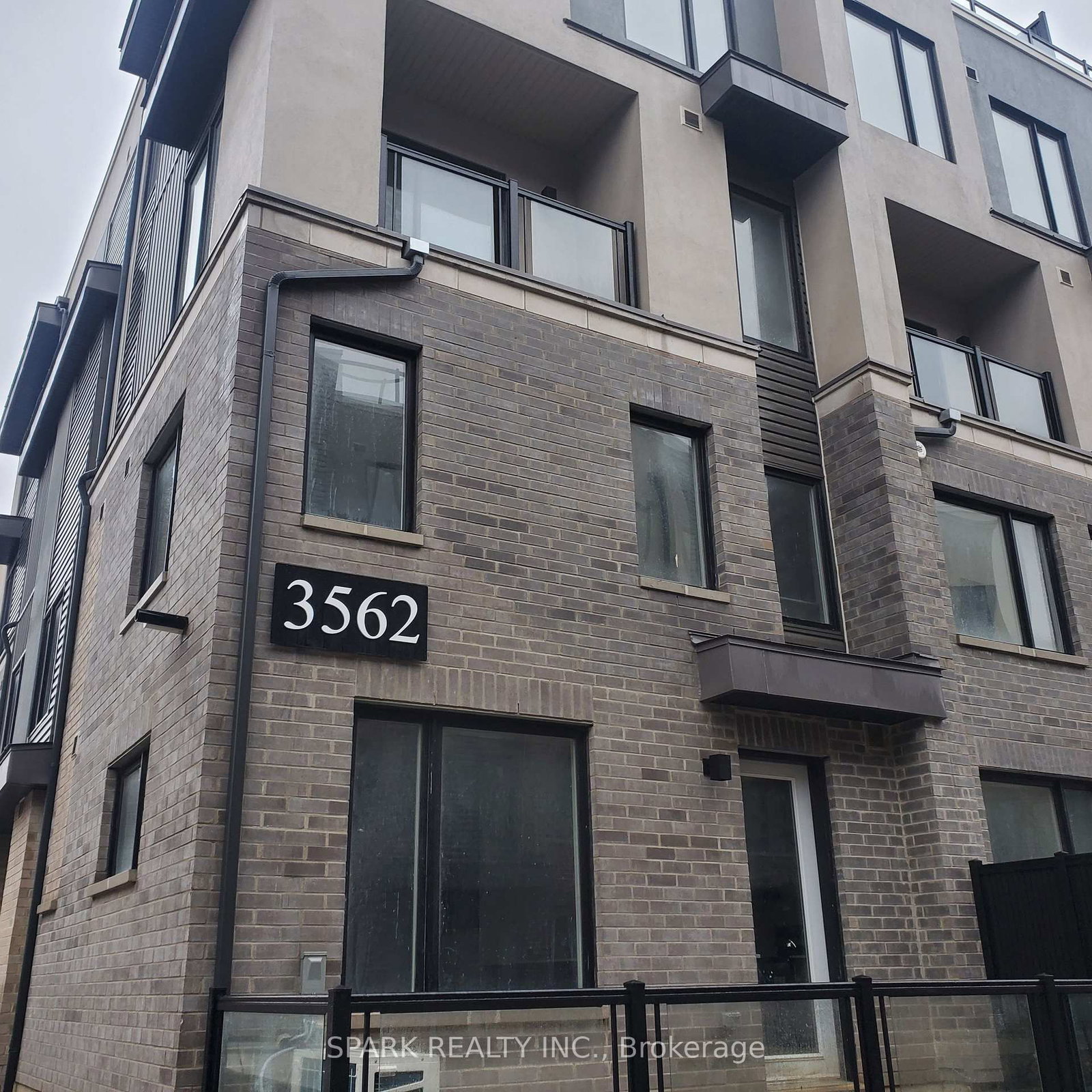 3562 Colonial Drive, Unit 21