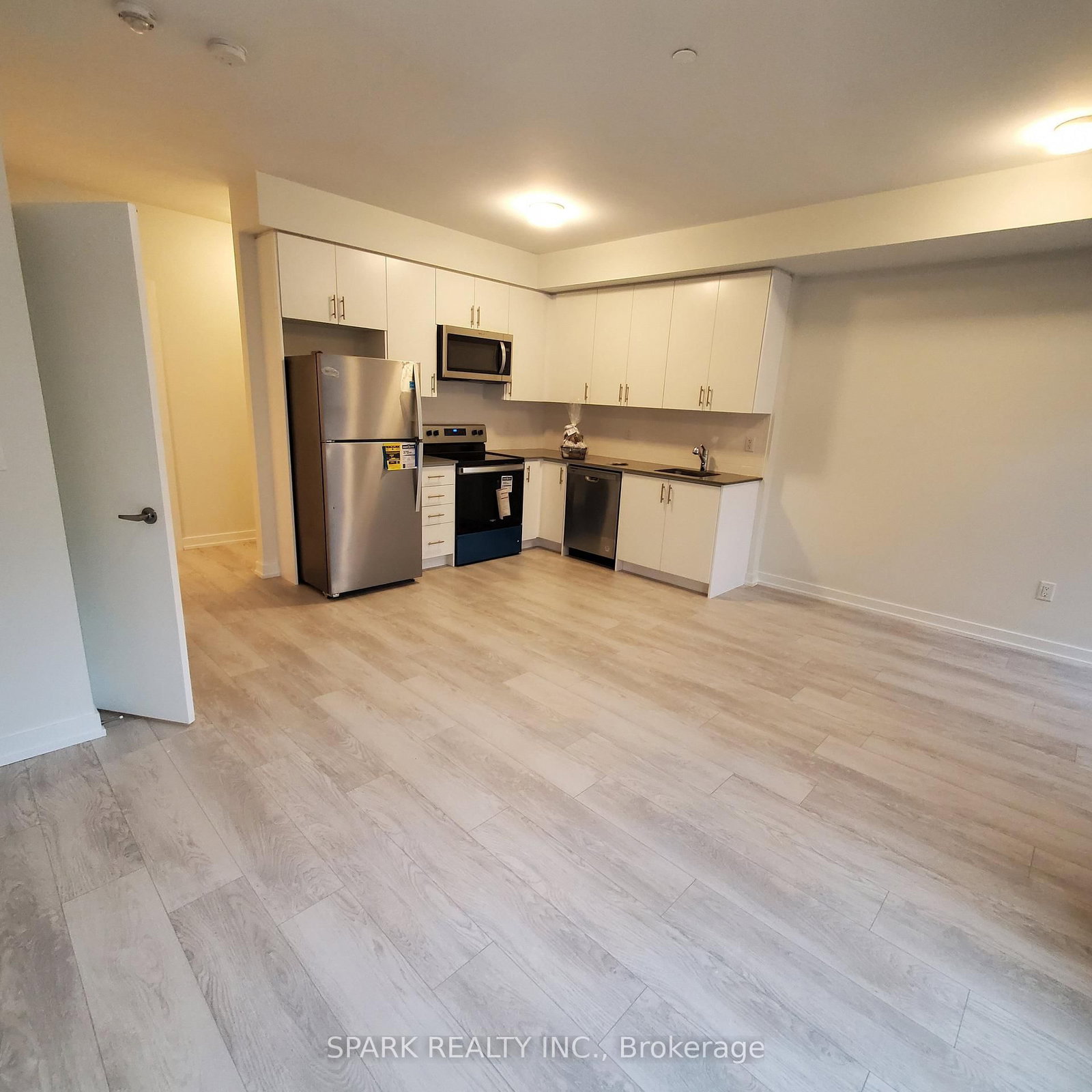 3562 Colonial Drive, Unit 21 - Photo 3