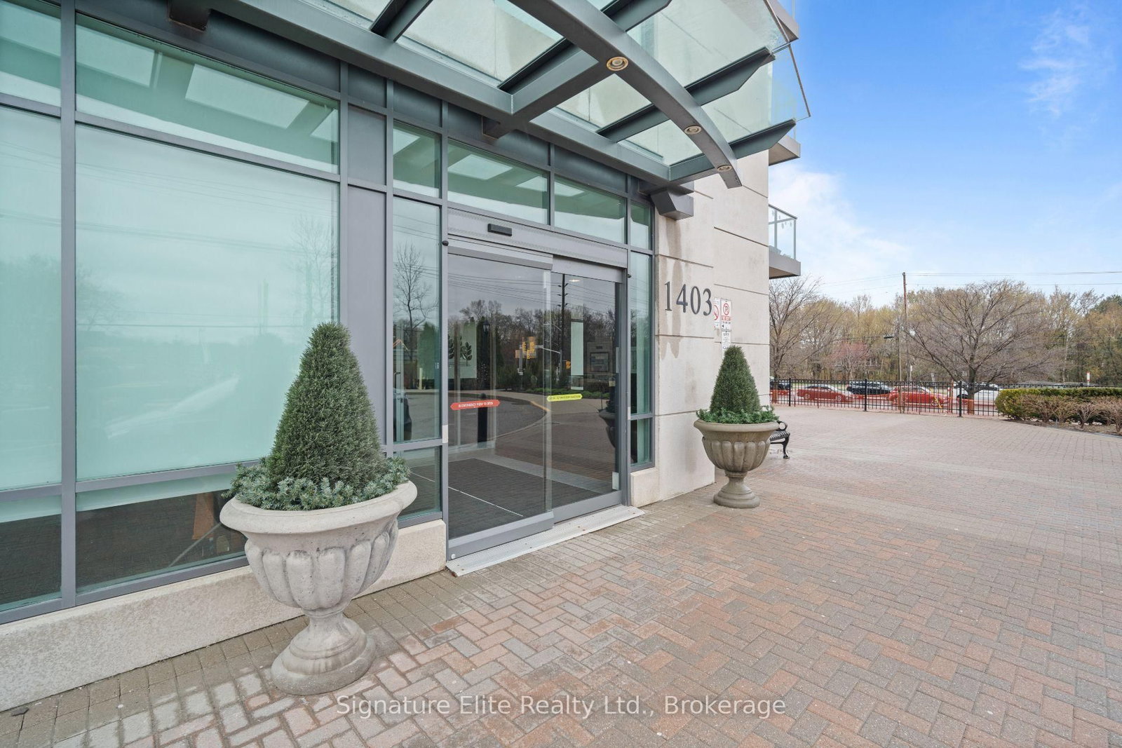 1403 Royal York Road, Unit 909 - Photo 14