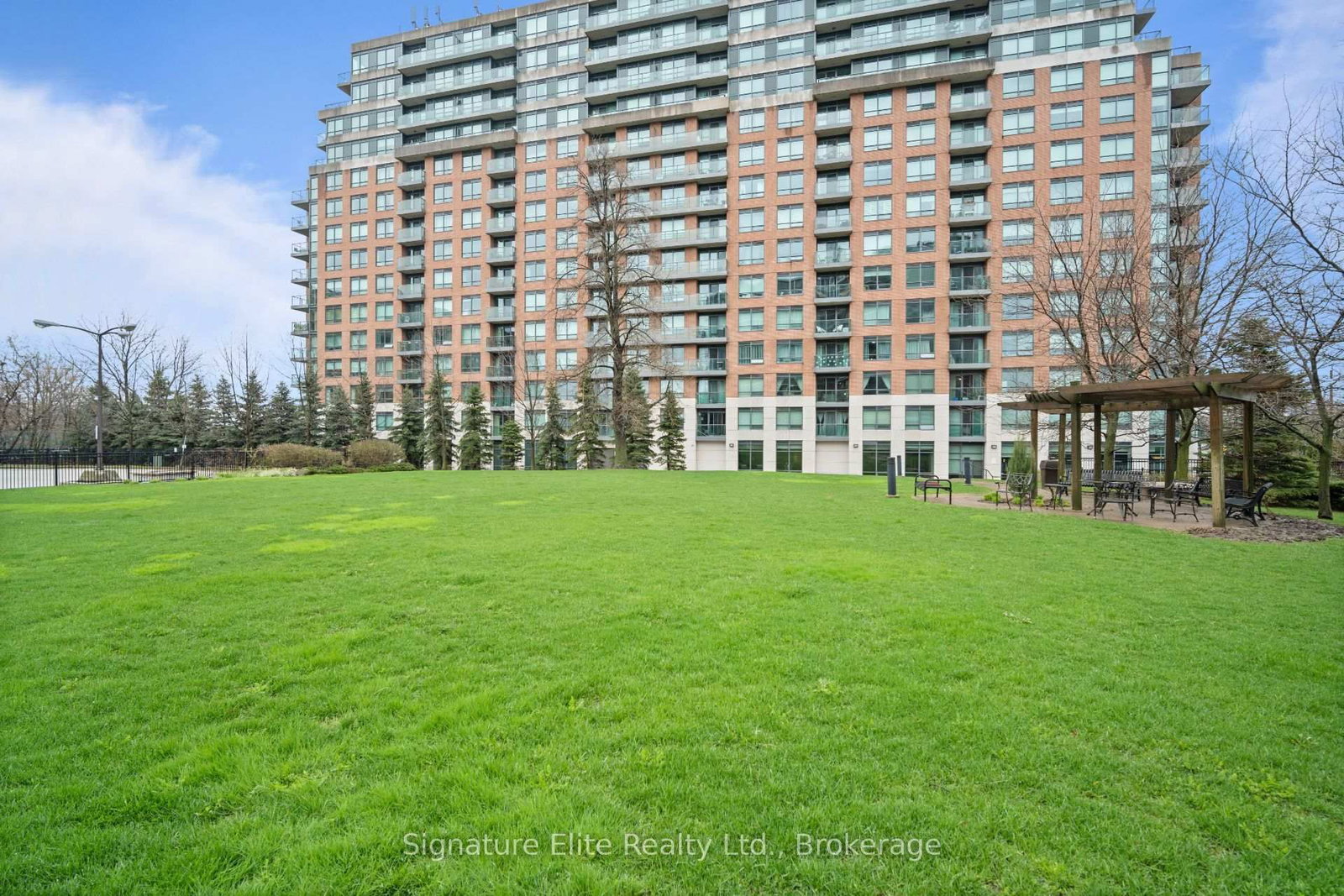 1403 Royal York Road, Unit 909 - Photo 16