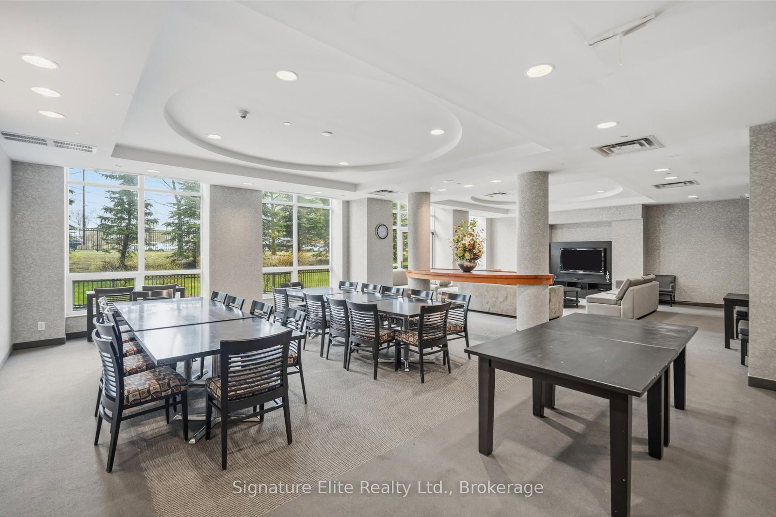 1403 Royal York Road, Unit 909 - Photo 17