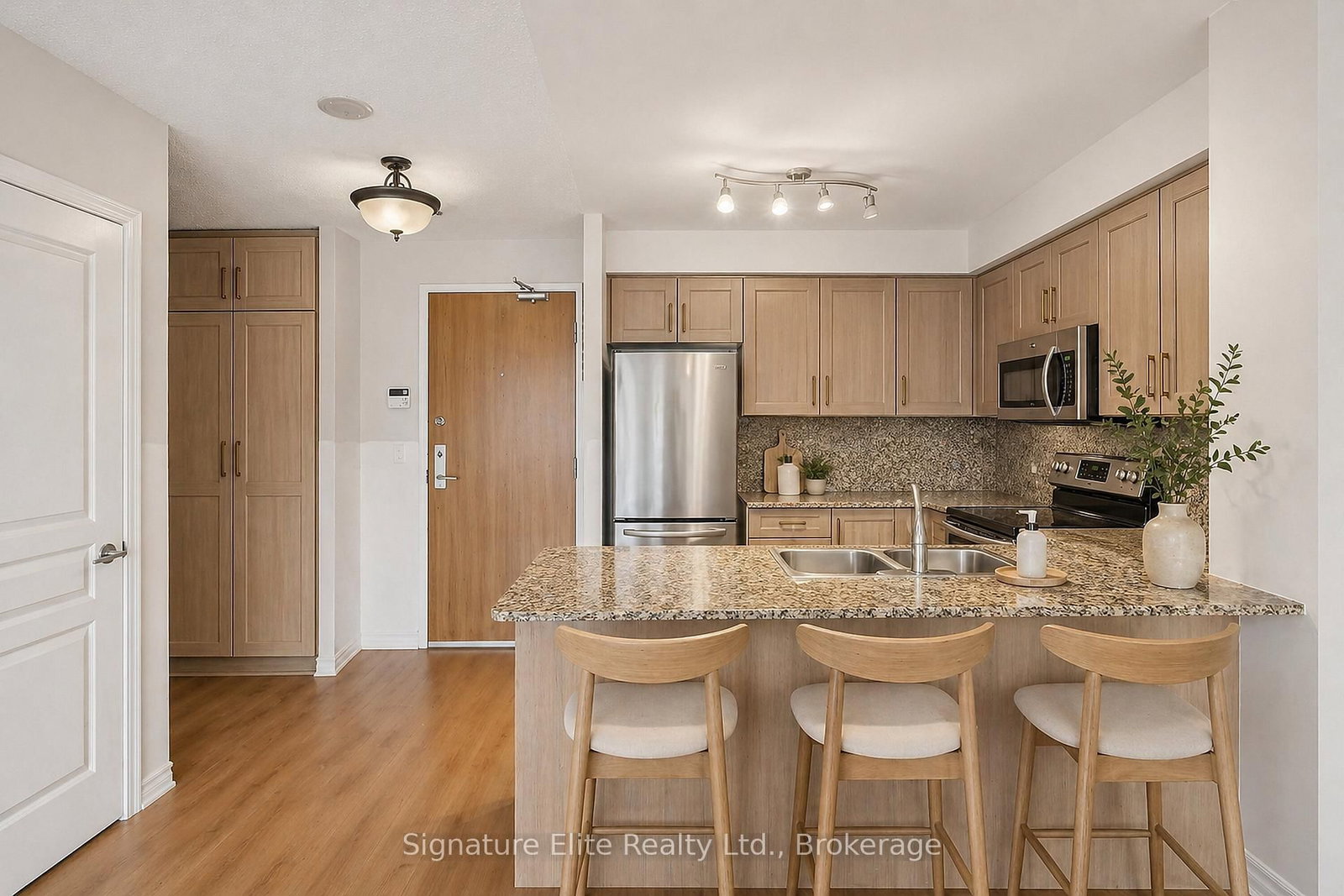 1403 Royal York Road, Unit 909 - Photo 2