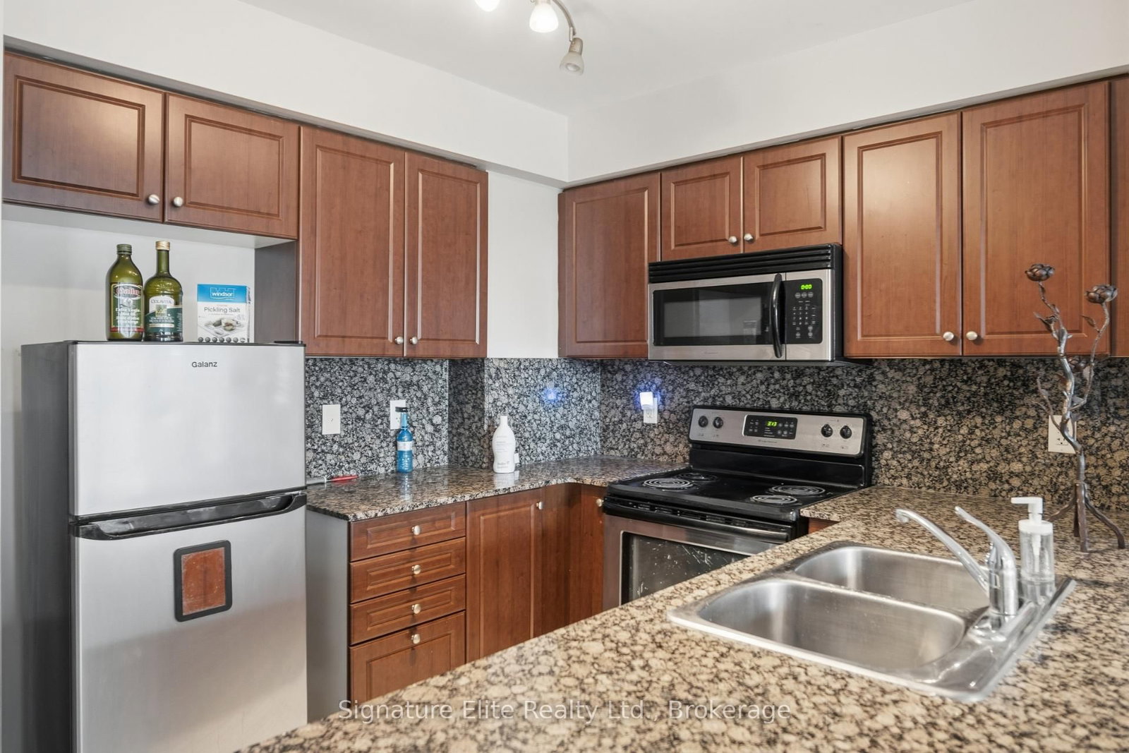 1403 Royal York Road, Unit 909 - Photo 3