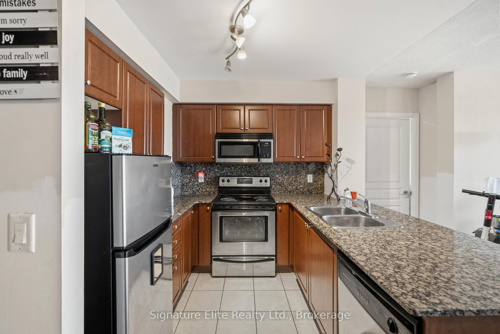 1403 Royal York Road, Unit 909 - Photo 4