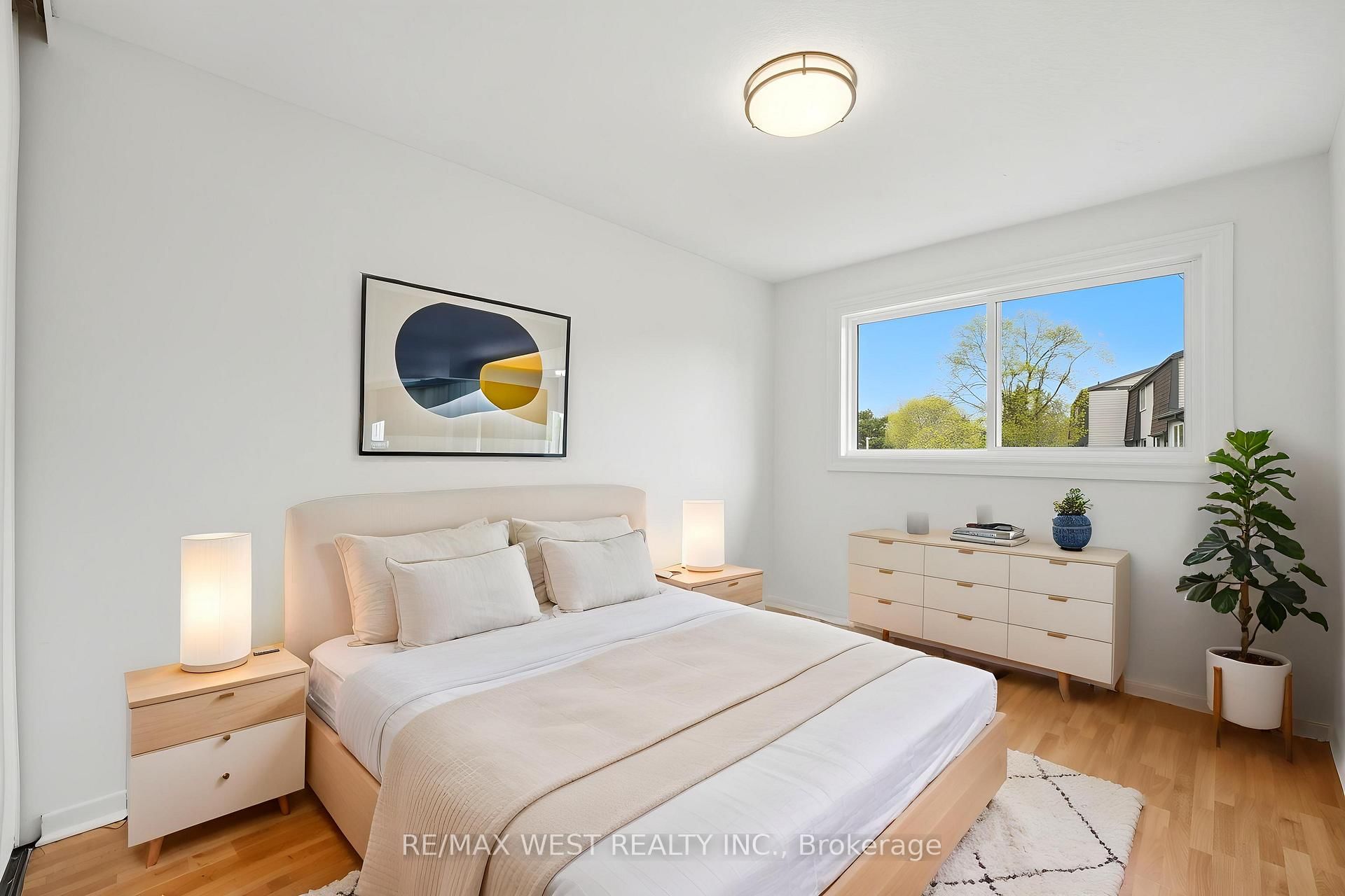 318 Laurier Avenue, Unit 43