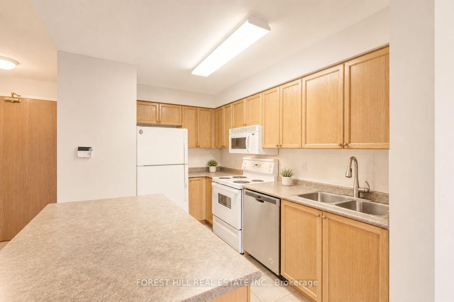 709-17 Michael Power Place, Toronto, ON, photo 4