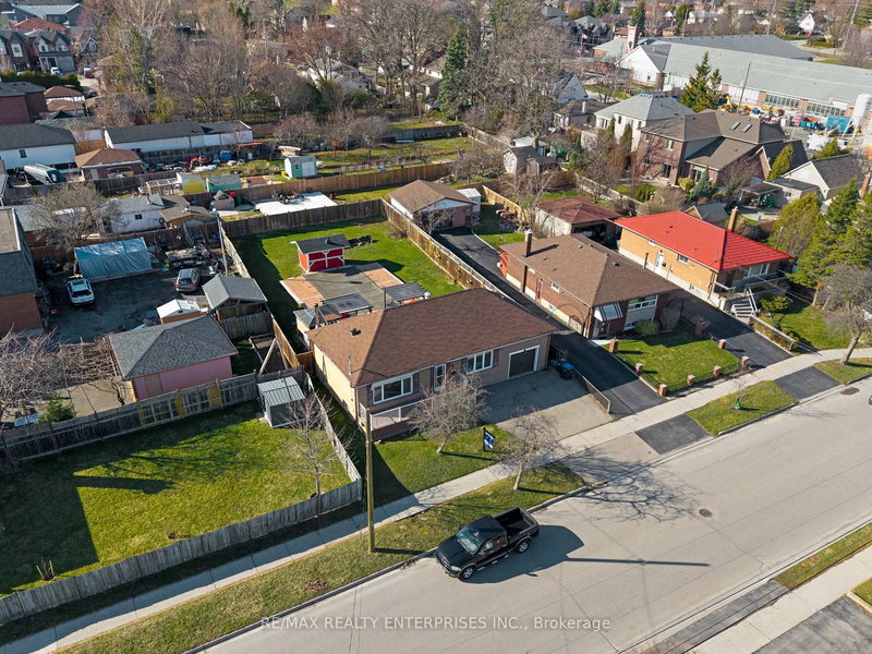951 Atwater Ave, Mississauga, L5E 1M4 | Image 3