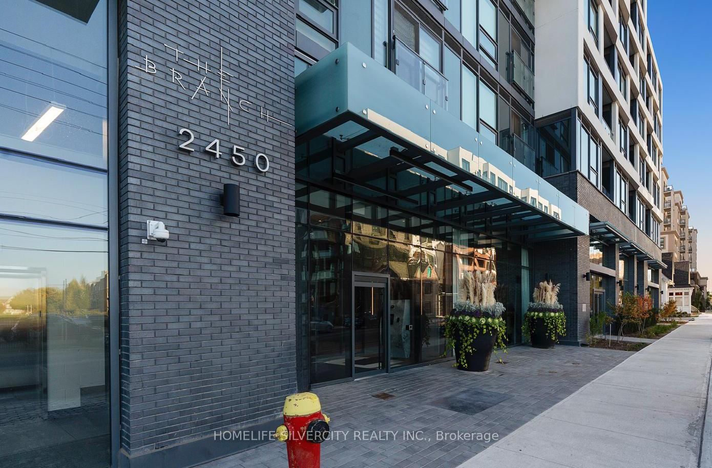 2450 Old Bronte Road, Unit 811