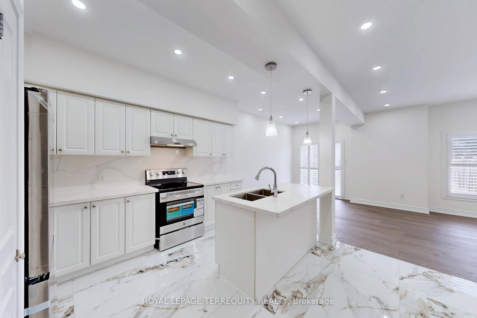 2062 Redstone Crescent - Photo 11