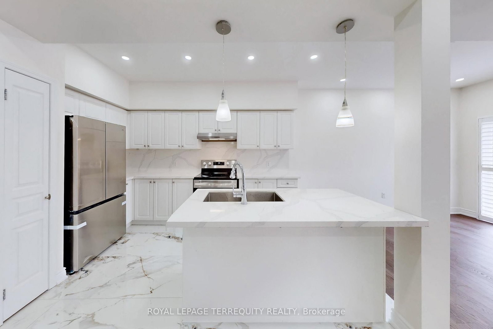 2062 Redstone Crescent - Photo 12