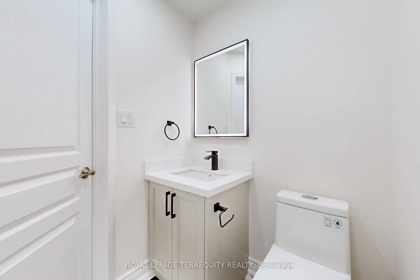 2062 Redstone Crescent - Photo 15