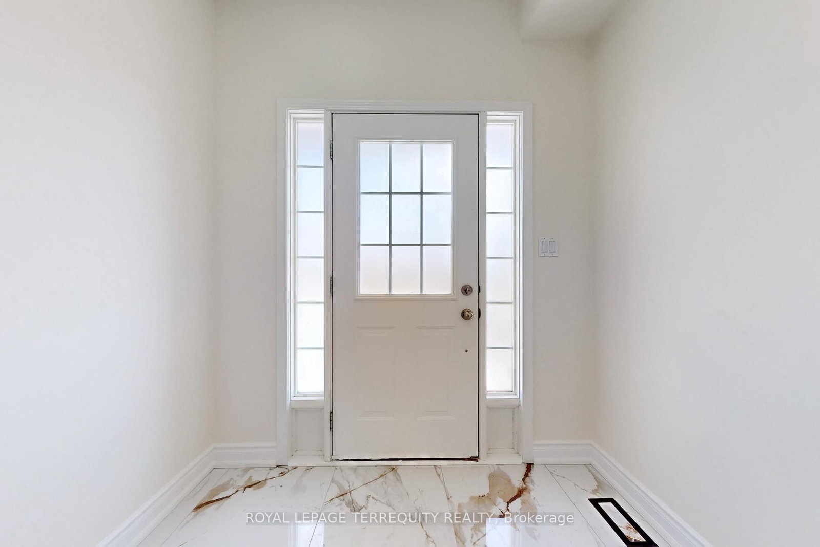 2062 Redstone Crescent - Photo 16