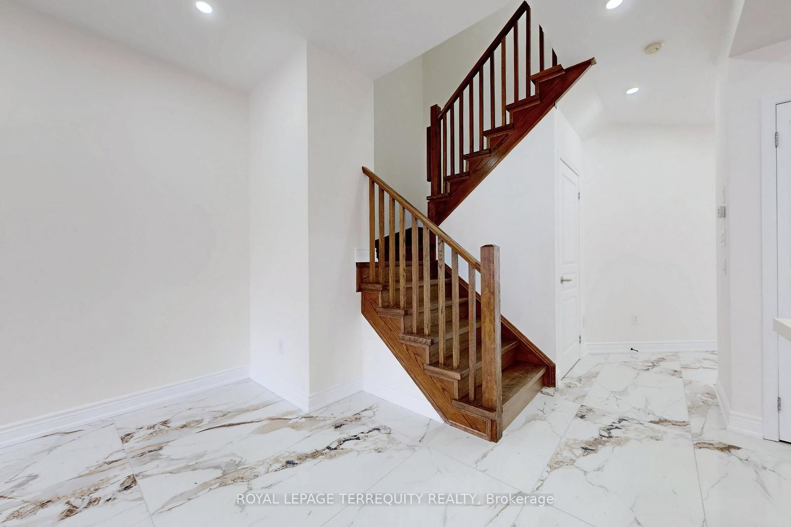 2062 Redstone Crescent - Photo 17