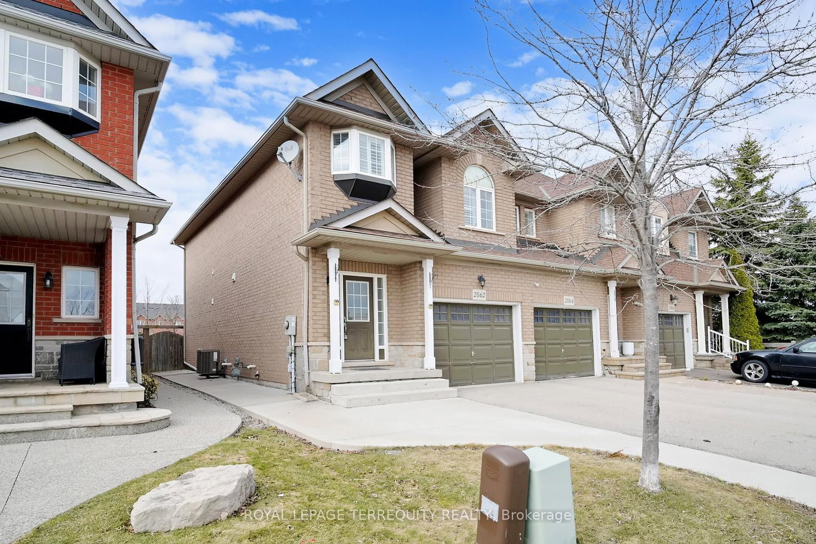 2062 Redstone Crescent - Photo 2