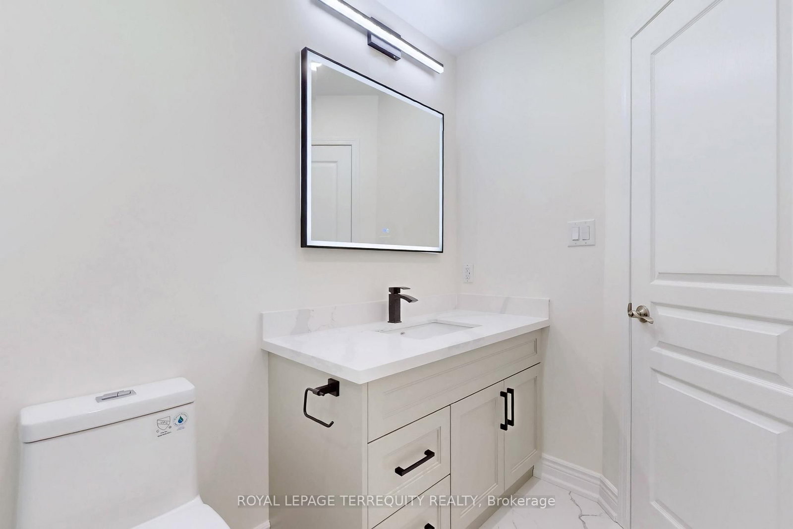 2062 Redstone Crescent - Photo 33