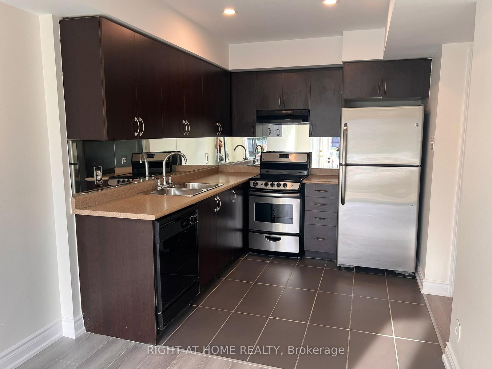 4975 Southampton Drive N, Unit 185 - Photo 3