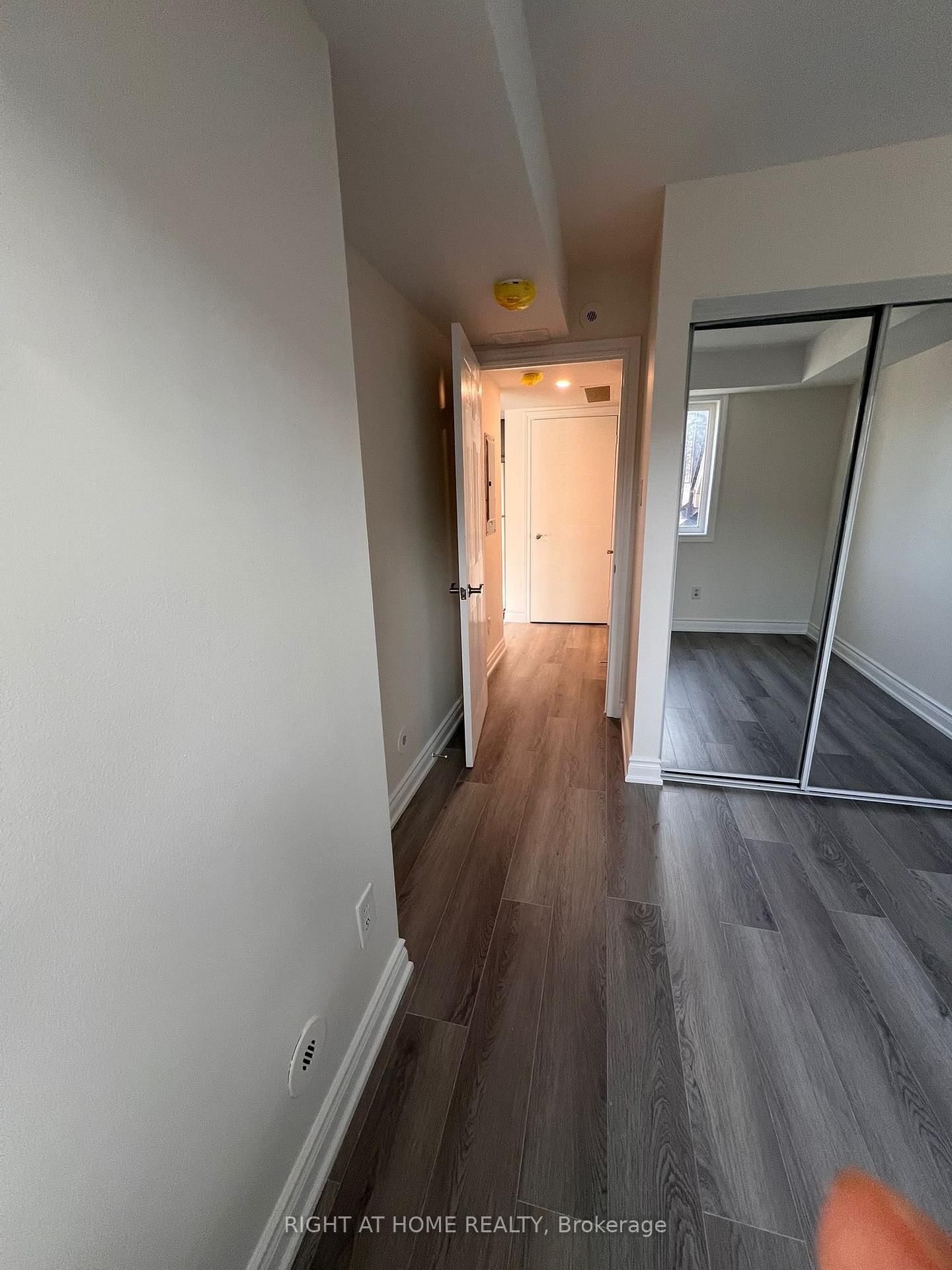 4975 Southampton Drive N, Unit 185 - Photo 7
