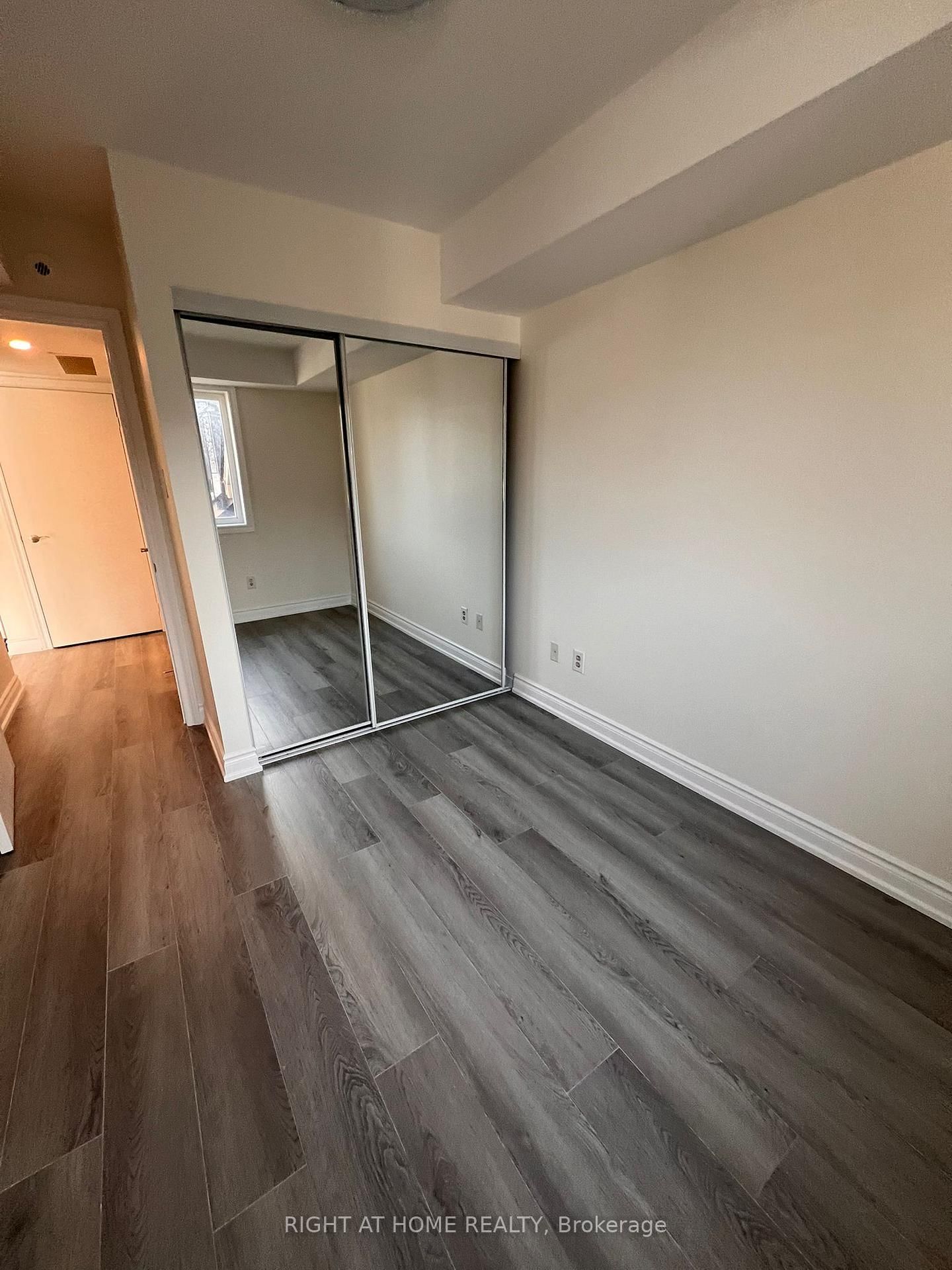 4975 Southampton Drive N, Unit 185 - Photo 8